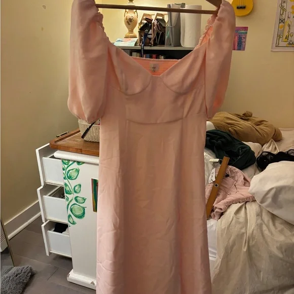 Aritzia Wilfred Free Novella Blush Midi Dress with Puff Sleeves - Picture 4 of 5